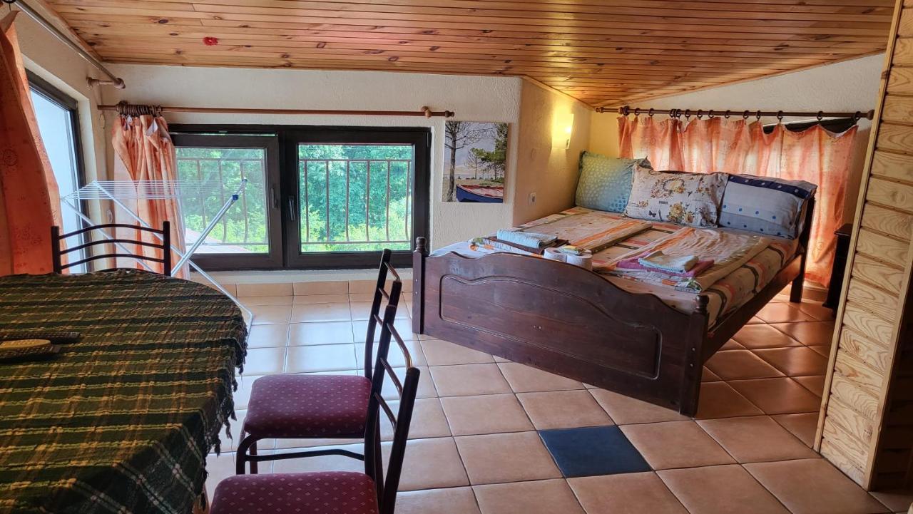 Guest House Fanny Sinemoretz Exterior photo