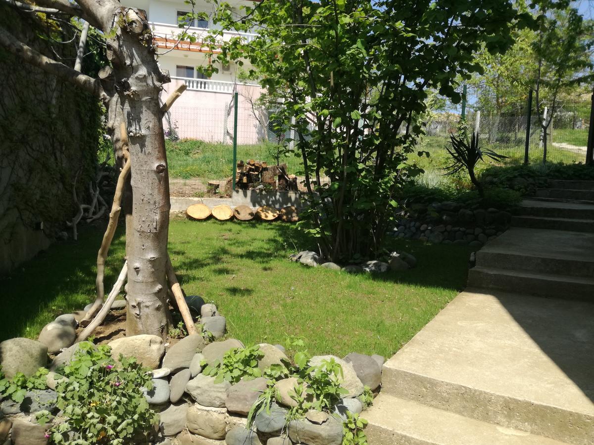 Guest House Fanny Sinemoretz Exterior photo