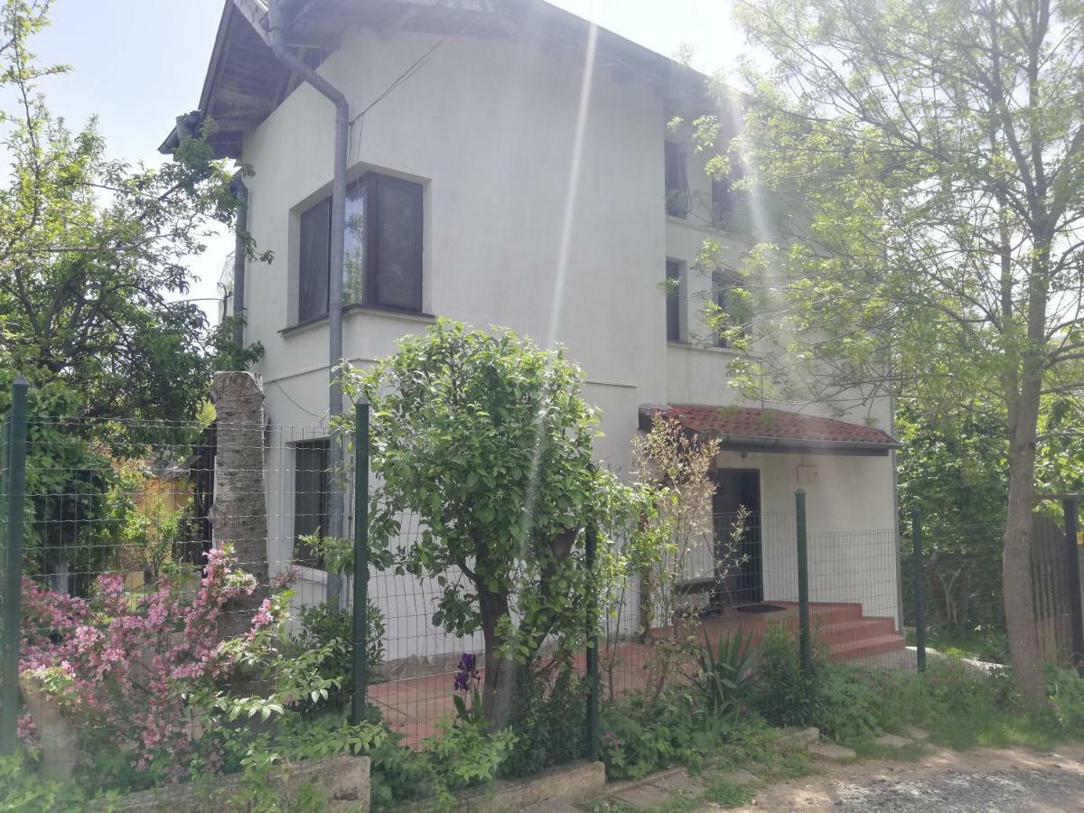 Guest House Fanny Sinemoretz Exterior photo