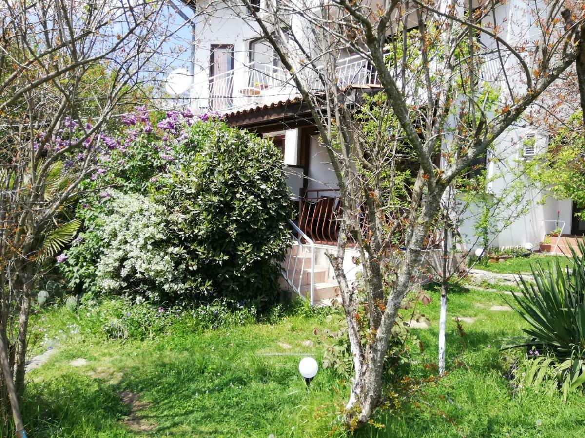 Guest House Fanny Sinemoretz Exterior photo