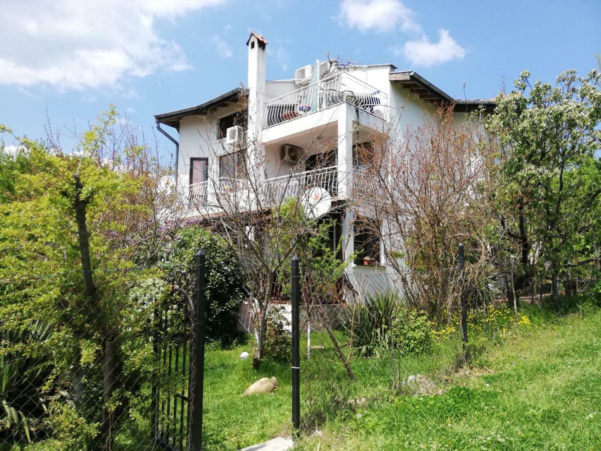 Guest House Fanny Sinemoretz Exterior photo