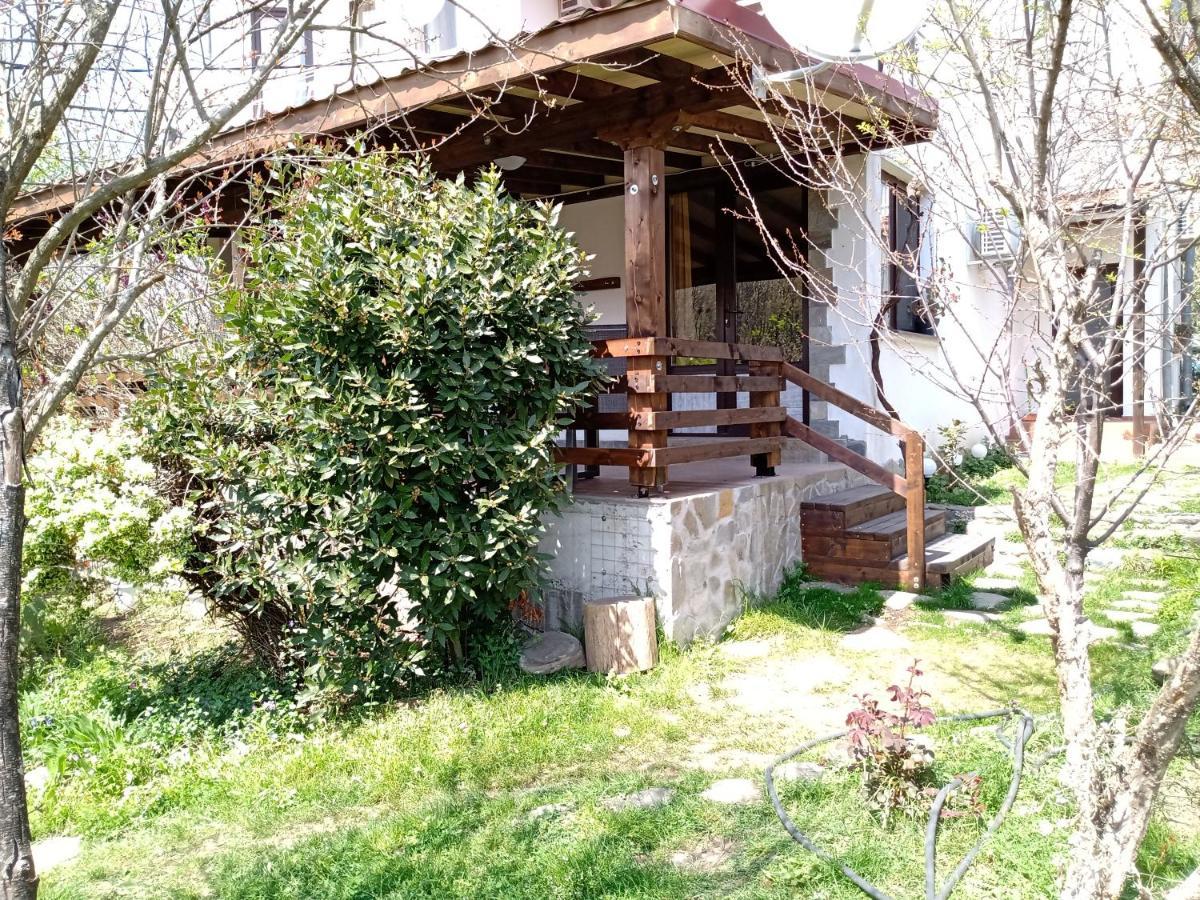 Guest House Fanny Sinemoretz Exterior photo